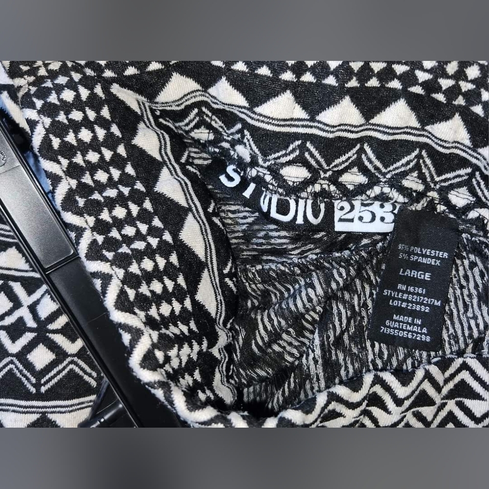 STUDIO 253 Geometric Mini Skirt - Picture 3 of 4